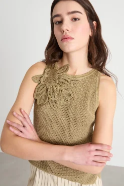 Top smanicato con fiori crochet - Verde