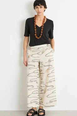 T-shirt con ampio scollo a V - Nero