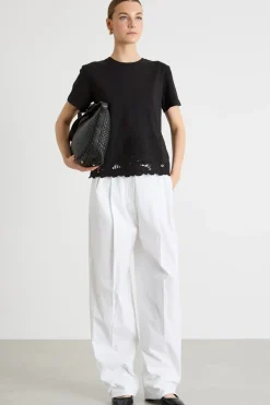 T-shirt con bordo ricamato - Nero