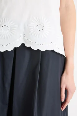 T-shirt con fondo smerlato - Bianco