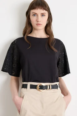 T-shirt con maniche ricamate - Nero