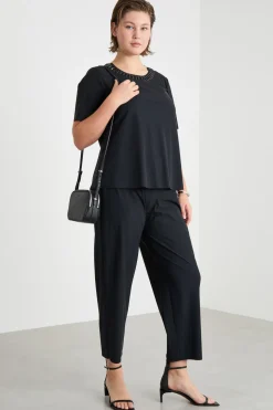 T- shirt con ricamo - Nero